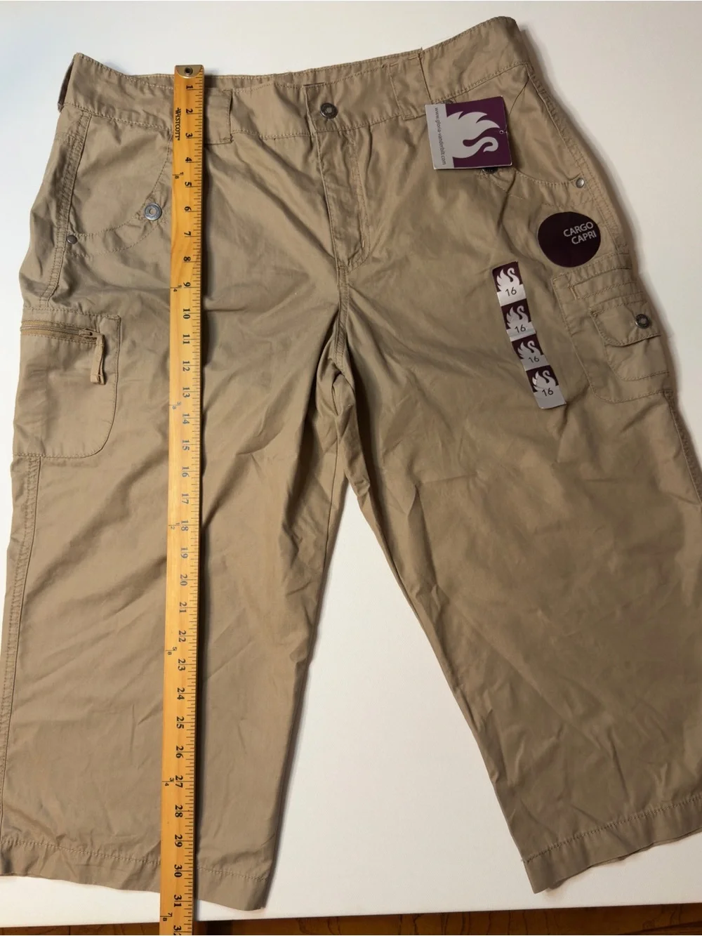 NWT Women's Gloria Vanderbilt Cargo Capri Pants in Khaki Size 16/19" Inseam - Picture 2 of 11